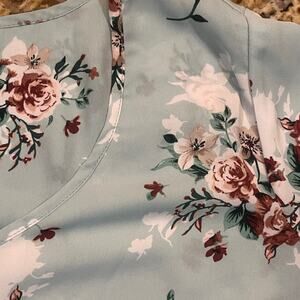 Torrid Women Size 00 Mint Allover Floral Print Georgette Button Down Blouse